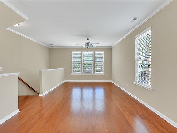 5th image of 428 Hofman Ct
