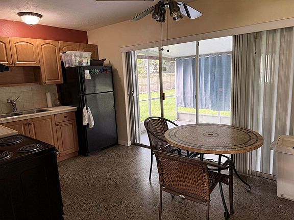3rd image of 5550 SE Normandy Ave