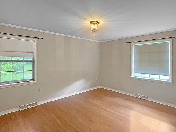 5th image of 321 E Main St