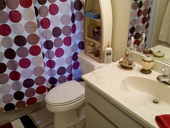 3rd image of 652 Willow Dr