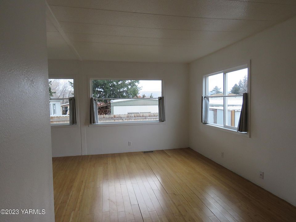 1130 N Wenas Rd UNIT 11, Selah, WA 98942 | Zillow