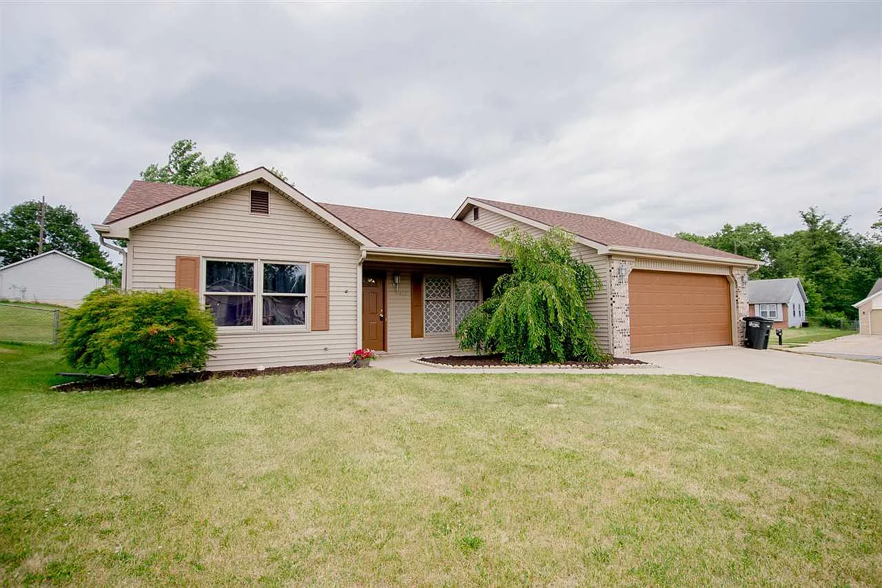 411 Crestview Dr photo 1