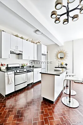 Rented by City Wide Apartments | media 5