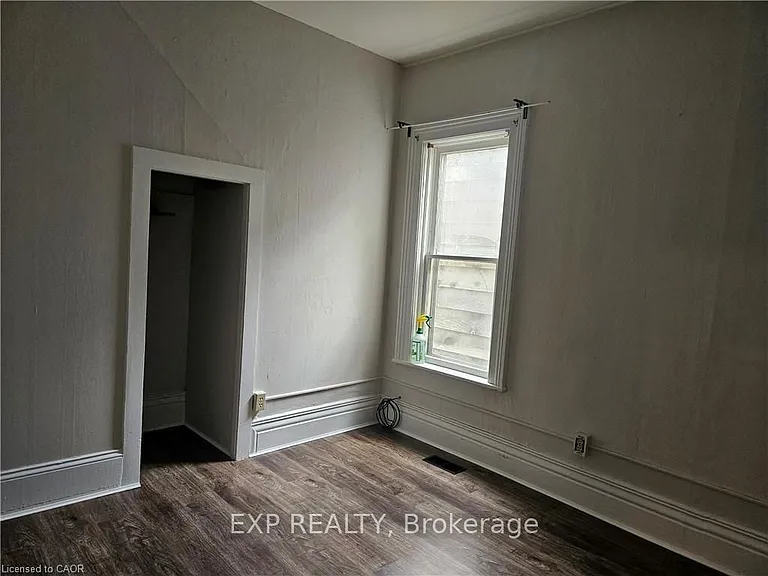 15 Cedar St — Photo 8