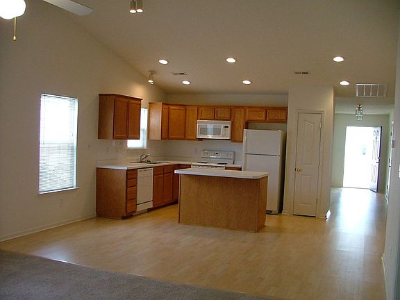 3rd image of 140 Springwood Ln