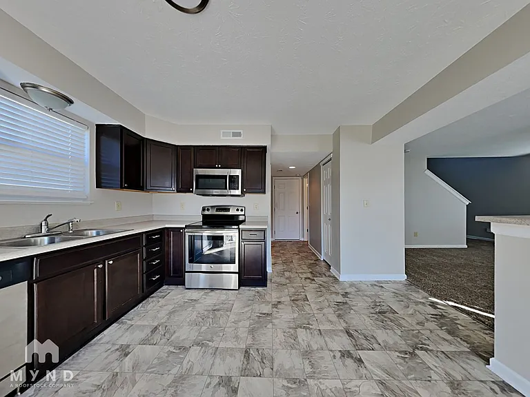 2352 Rosewood Dr — Photo 4