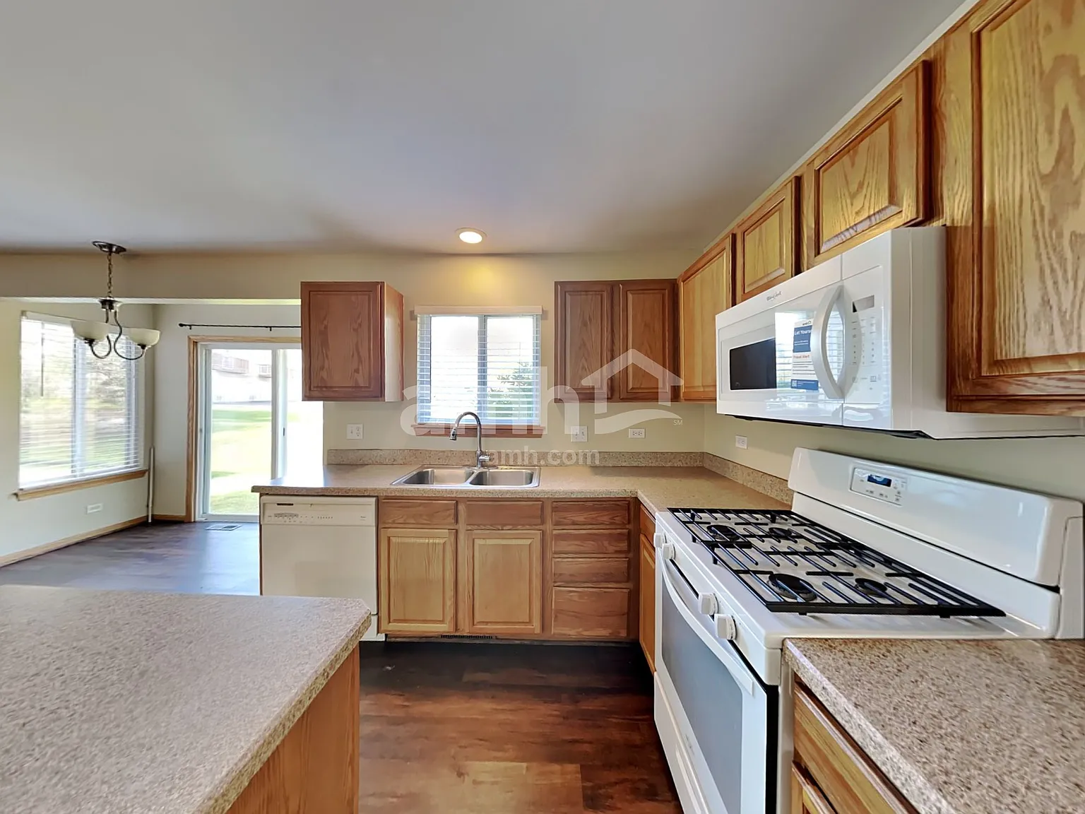 4 bed, 2.5 bath, 2251 sqft, $3,150 — Photo 4