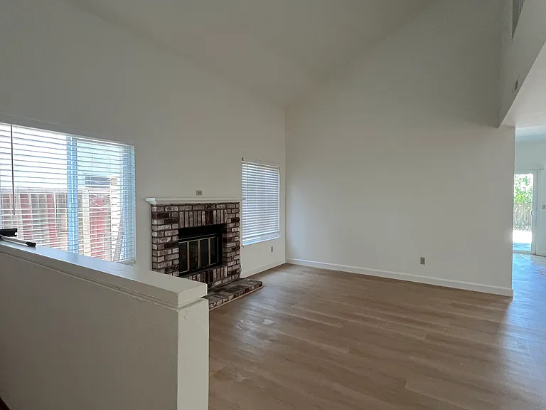 2927 Vista Creek Dr — Photo 6