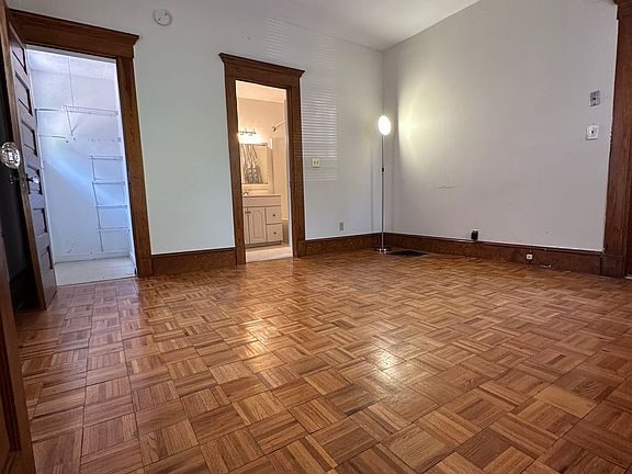 4th image of 590 Whitney Ave #1