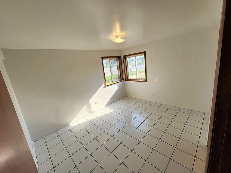 2740 S 17th Ave — Photo 5