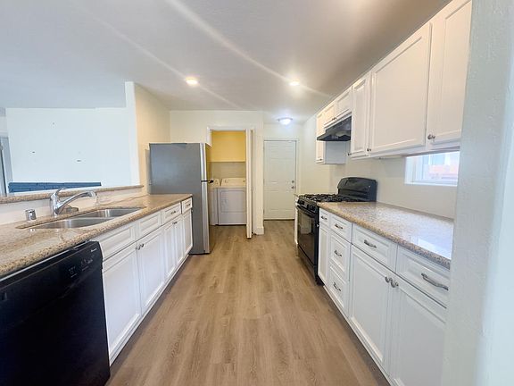 3rd image of 2411 Oxford Way