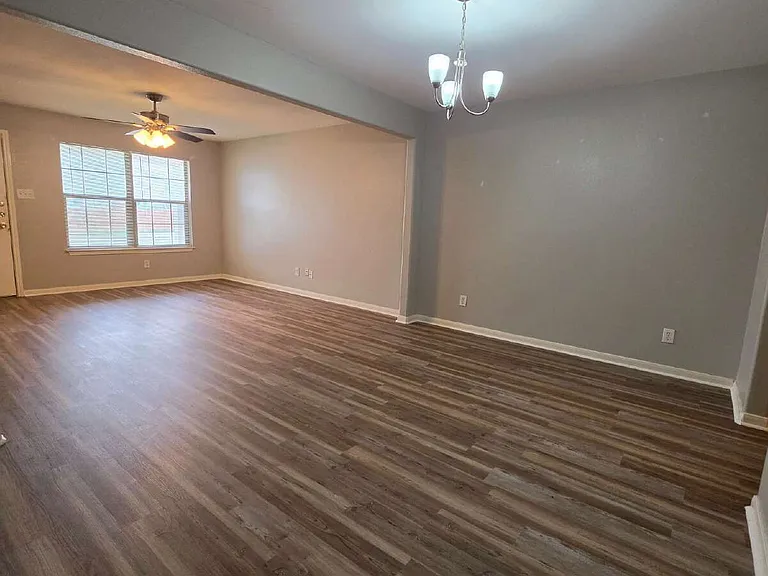 7202 Montgomery Dr — Photo 3
