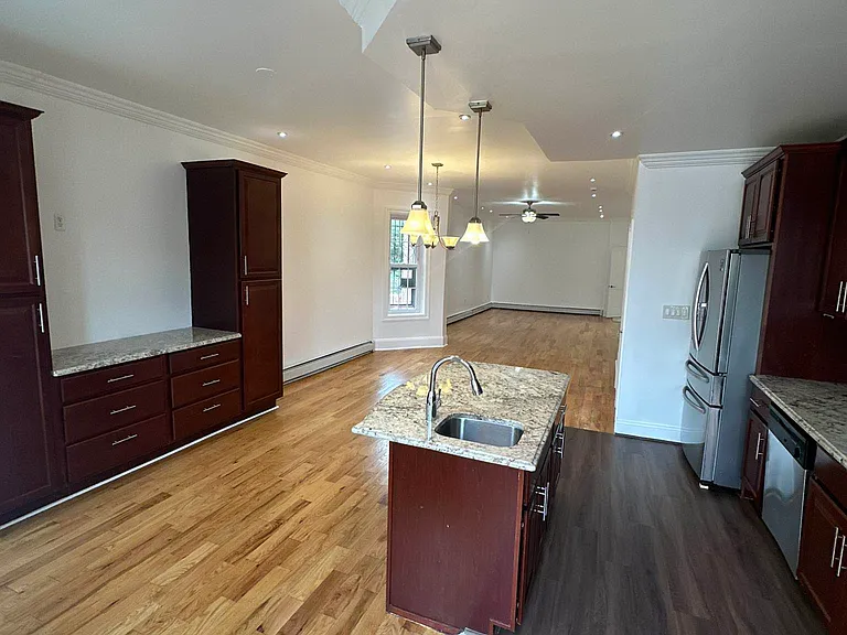 1727 E 93rd St #2 — Photo 14
