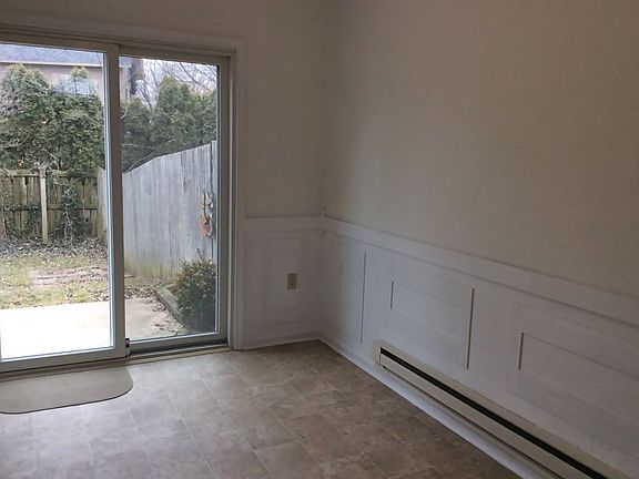 5th image of 8 Hilldale Dr