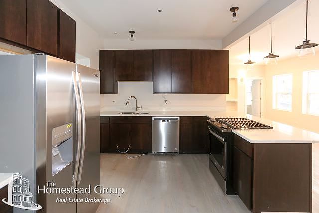 1st image of 3753 N Leavitt St #1south