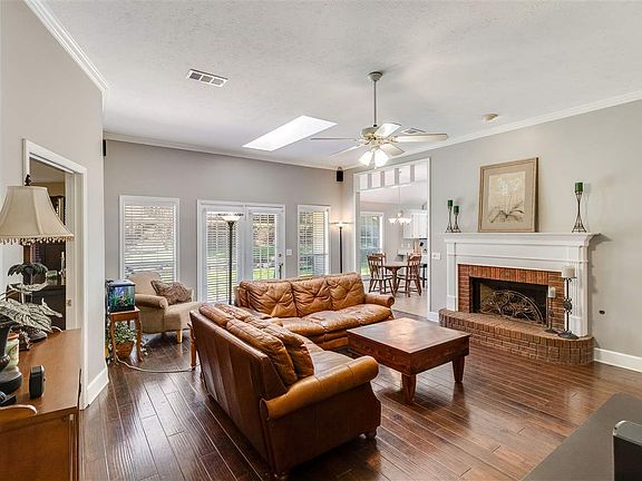 5th image of 1017 Cumberland Dr