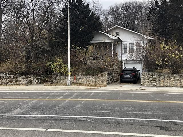 1st image of 1724 Southwest Blvd