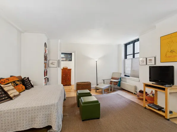 235 East 22nd Street 1A image 4 of 4
