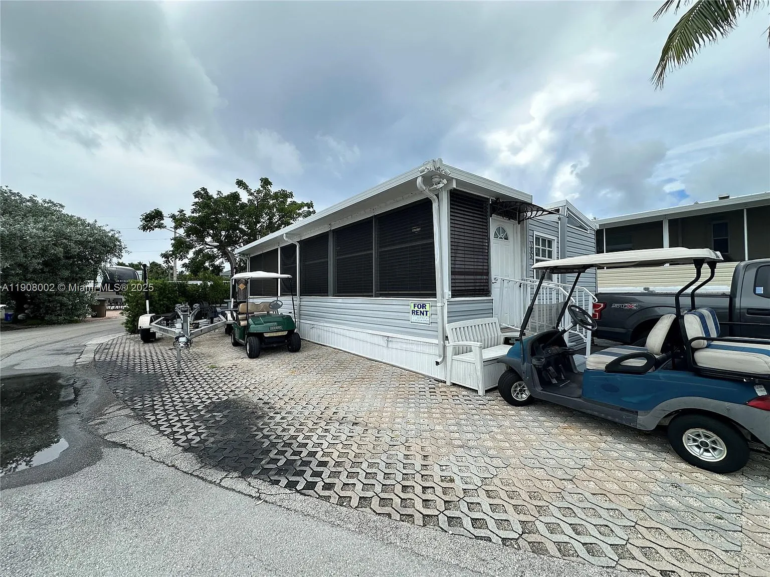 Outdoor Resort — Photo 2