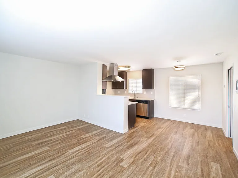unit on 32nd — Photo 9