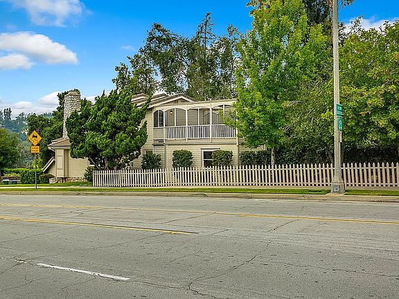 4th image of 80 N Grand Ave