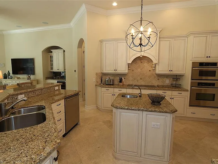 1824 Crayton Rd — Photo 7