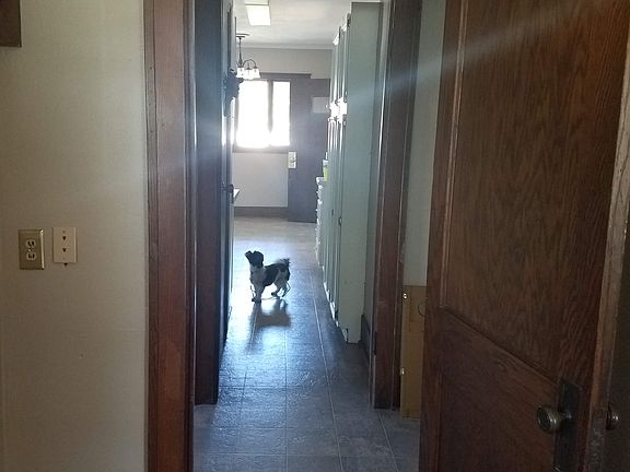 entry to kitchen
