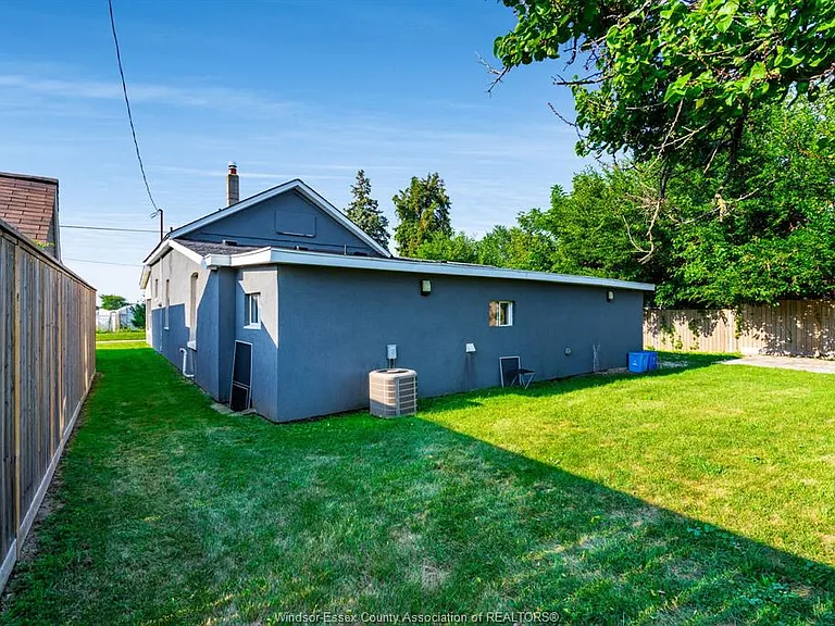 1672 Elgin St — Photo 29