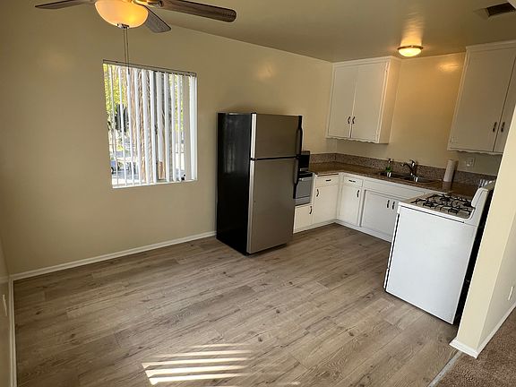 5th image of 14215 Sylvan St APT 4