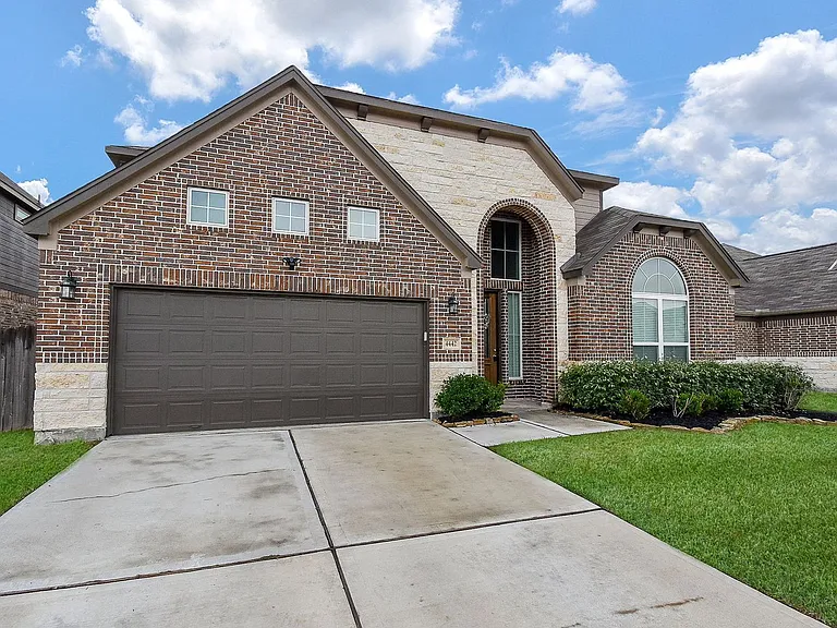 4442 Buentello Dr — Photo 2