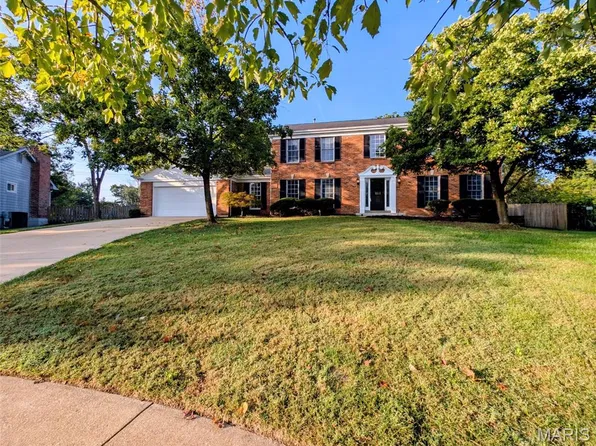 2785 Sun Meadow Dr, Chesterfield, MO 63005
