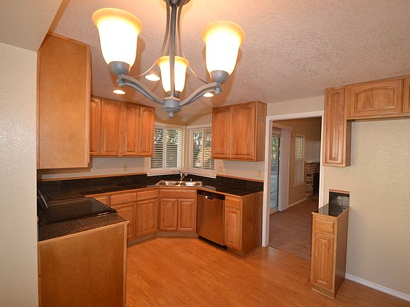 2nd image of 5 Landau Ct