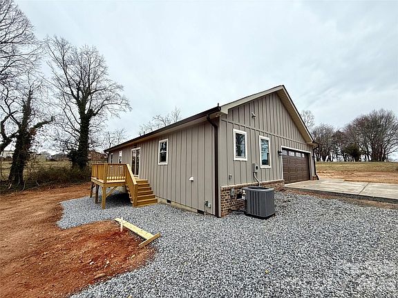 3rd image of 3681 S Highway 127