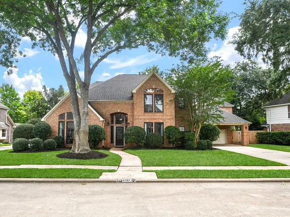2107 Pecan Trail Dr, Richmond, TX 77406