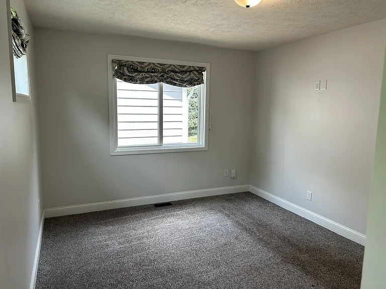 6636 Pinkney St — Photo 11