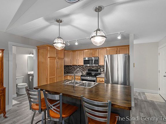 3rd image of 8543 Ellenwood Estates Dr