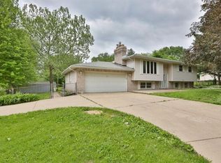 75 N County Line Rd, Crown Point, IN 46307