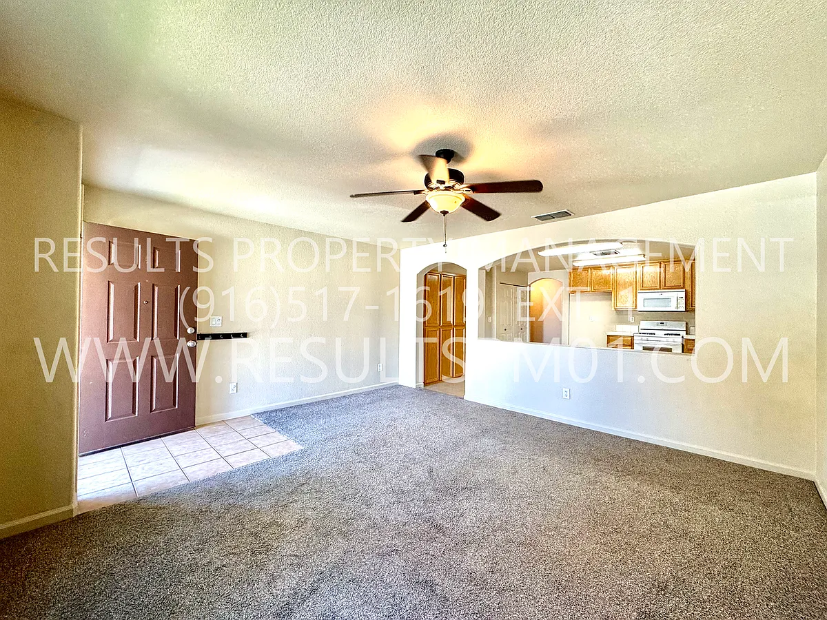 Building Photo - 1529 Blue Squirrel St