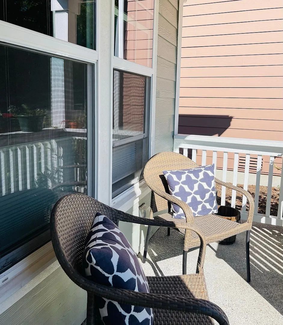 Fully Furnished 2 bedroom cottage in downtown Poulsbo...available starting 9-15 — Photo 3