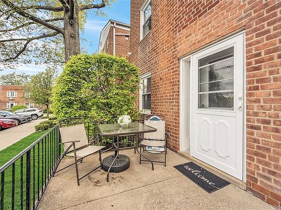 3rd image of 7 Leewood Cir #1l-unit 1L