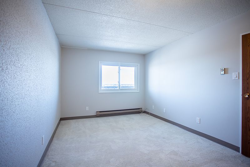 Winnipeg Apartment for rent - 2 Bedrooms — photo 8