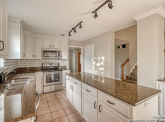 3rd image of 321 Deer Cross Ln
