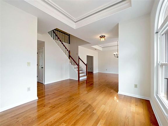5th image of 15 Stonebrook Pl