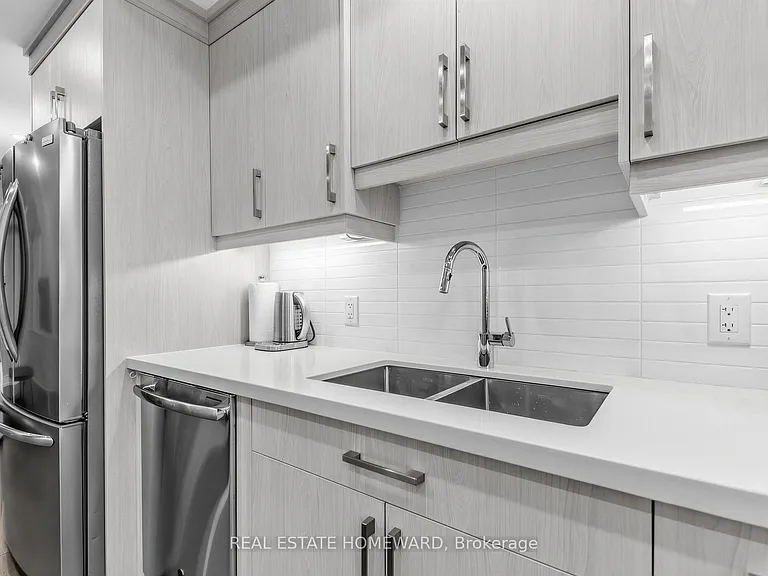 133 Cowan Ave #UPPER — Photo 14