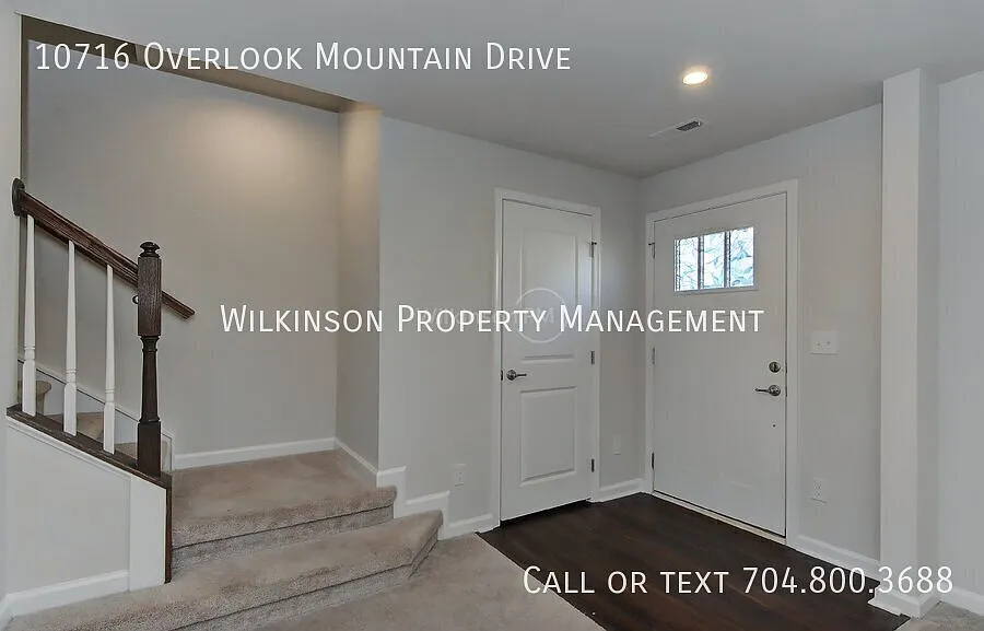 Beautiful Executive 3-Story Townhome! Pet-Friendly (Conditional) with Pet Screening. — Photo 4