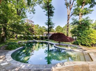 33 Randolph Dr, Dix Hills, NY
