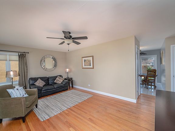 3rd image of 715 N Elmhurst Ave