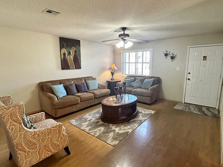 2783 W 29th Ln — Photo 3