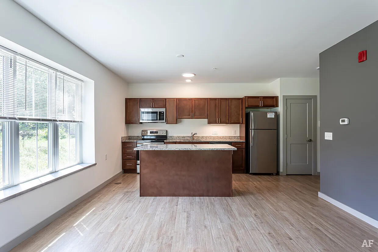 70 University Drive — Photo 3