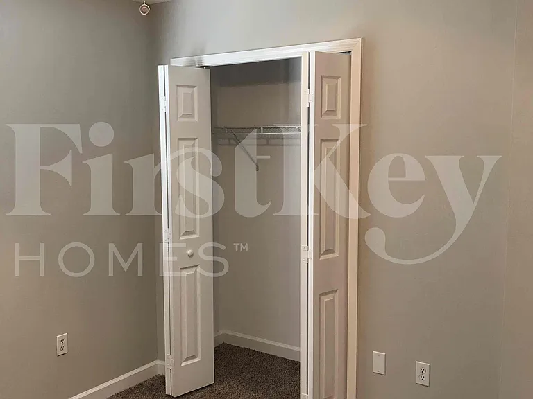 2224 Palmview Cir E — Photo 15